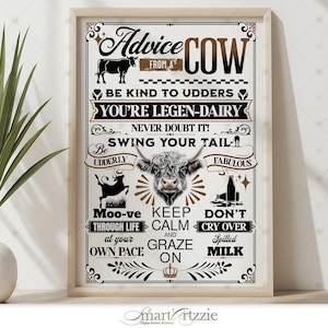 Op de afbeelding: Een witte en bruine ingelijste poster met een zwart-witte illustratie van een koe. De poster heeft de tekst "Advice from a Cow" en bevat zinnen als "Be kind to udders", "You're legen-dairy", "Never doubt it! Swing your tail", "Moo-ve through life at your own pace", "Keep calm and graze on", en "Don't cry over spilled milk".