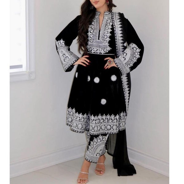 Traditionelles afghanisches Charma-besticktes Kleid