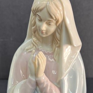 Mother Mary Musical Statue, Praying Hands, Vintage from 1980&#39;s, Brand New, Never used, Winds up on bottom