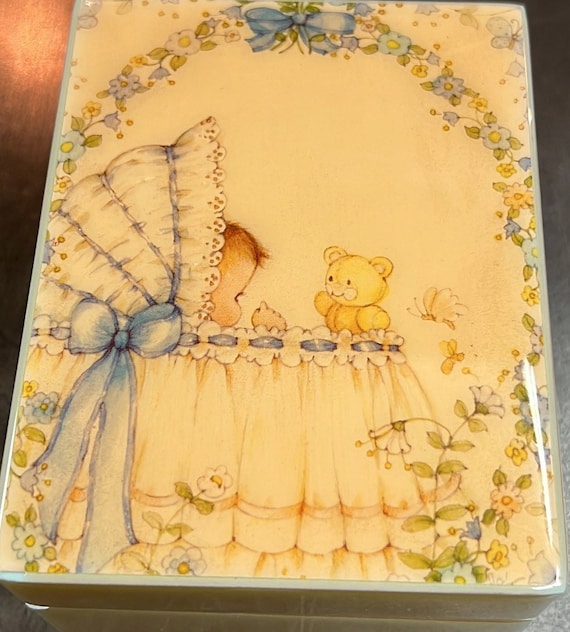 Vintage music box childs - Gem Vintage music box childs - Gem