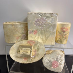 Saboneteira vintage em formato de concha com estampa floral em tons pastel – Bandeja iridescente para banheiro, fabricada no Japão, decoração para penteadeira com estilo costeiro.