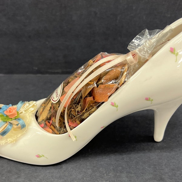 Potpourri country style Shoe, country accent potpourri housewarming gift,  vintage from 1980's, Brand New, never used