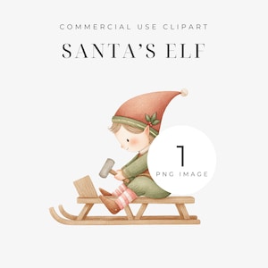 Puede incluir: Ilustración en acuarela de un elfo de Santa, con un atuendo verde y un sombrero rojo, sentado en un trineo de madera. El elfo sostiene un martillo y trabaja en una pieza de madera. El texto dice "SANTA'S ELF".