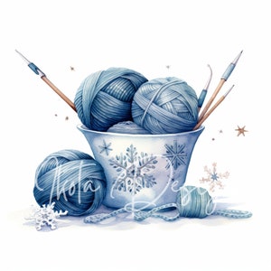 Puede incluir: Un taz&oacute;n de cer&aacute;mica azul y blanco con un dise&ntilde;o de copo de nieve lleno de ovillos de lana azules y agujas de tejer.
