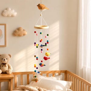 Houten vogelmobiel voor de babykamer, kleurrijke kralenwindgong, handgemaakte bosmotief wiegmobiel, decoratie voor de babykamerplank, hangende decoratie als kraamcadeau