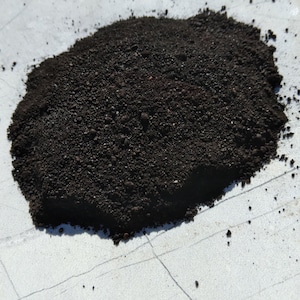 Organic soluble humic  acid powder .  High purity.  1/4 teaspoon application rate .