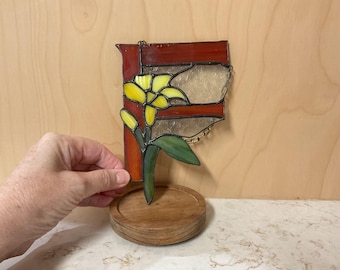 Handcrafted daffodil stained glass suncatcher”F” green leaves gold chain