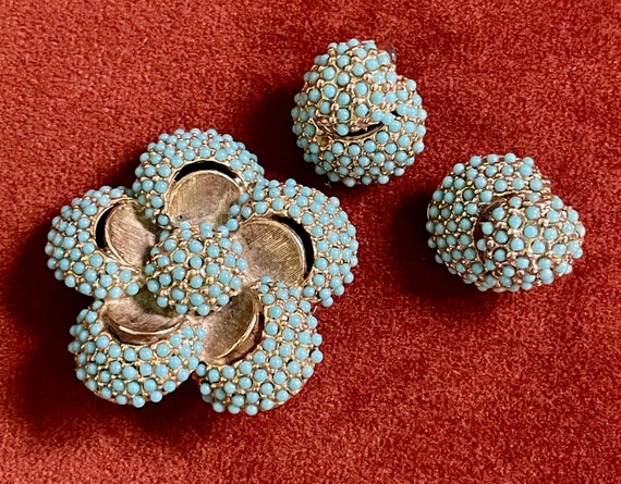 Vintage 1960s Blue Bead Brooch and Earrings Set H… - image 3
