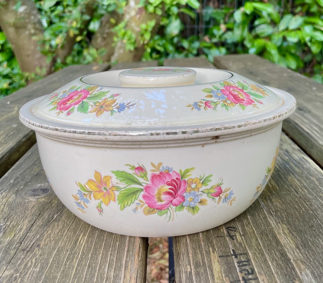 Kitchen Kraft Oven Serve 8 Covered Casserole Virginia Rose 1930s Homer Laughlin Fiesta Goalong