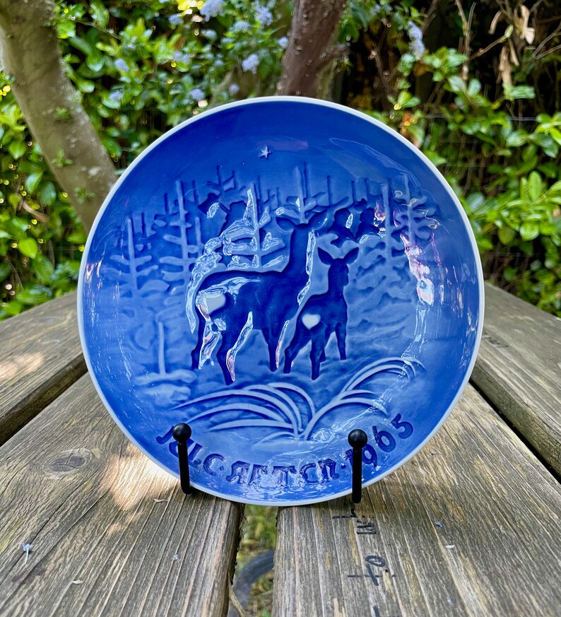 1958 Royal Copenhagen Christmas Plate - "Greenland" Blue & White Porcelain Collector's Plate - View #8