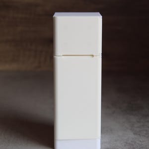 Dollhouse Miniature Refrigerator – Fully Assembled, 1:12 Scale