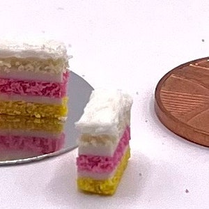 1/12 scale miniature dollhouse 4 individual layer cakes with vanilla frosting