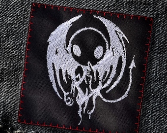 Geborduurde duivelspatch: zwart-witte opnaaibare appliqué