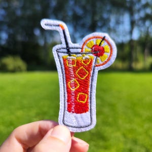 Toppa da stirare Sunrise Cocktail con succo d'arancia e ciliegia