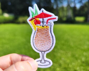 Toppa da cocktail con cocco e ananas, da stirare, con ombrellino da cocktail e ciliegia