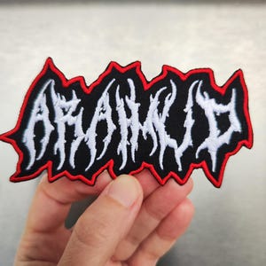 Zwarte metalen patches gepersonaliseerd geborduurd voor jassen en vesten - Woordpatches