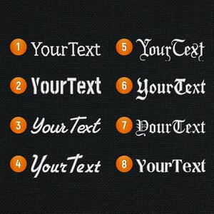 Puede incluir: Ocho estilos de fuente diferentes para el texto "Your Text" que se muestra en un fondo de tela negro. Los estilos de fuente est&aacute;n numerados del 1 al 8.