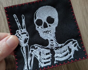 Skelett Hand Geste Aufnäher: Gestickte Punk Applikation