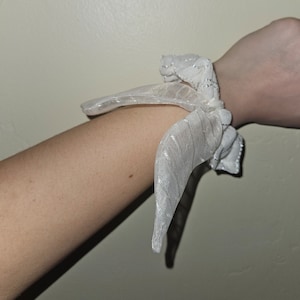Rizal white striped scrunchie with bow