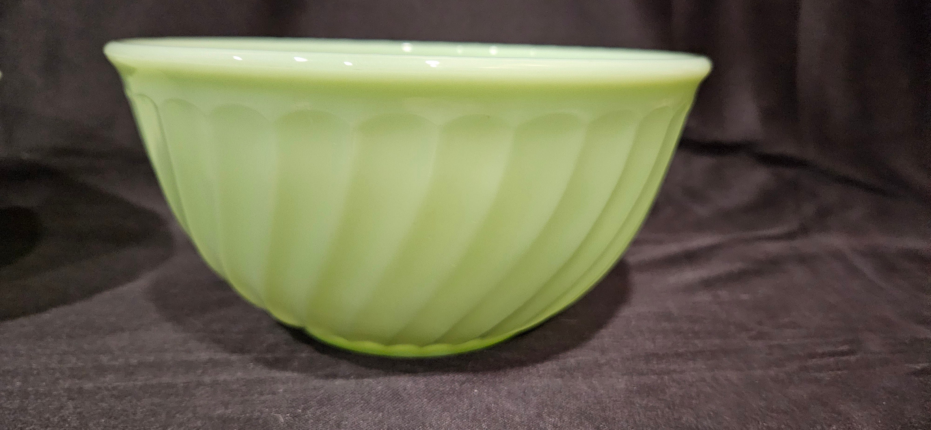 Set of 2 Jadeite Jadite Swirl Bowls Mixing Bowls Nesting 8 in and 7 In
