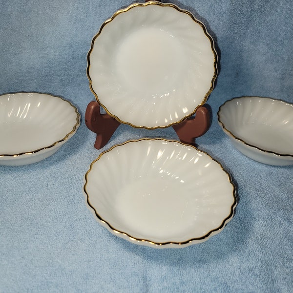 Set of 4 Anchor Hocking Golden Shell Swirl dessert bowl berry 22K gold rim milk glass swirled edges heat resistant