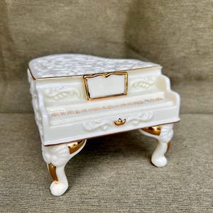 Vintage White Ceramic Grand Piano Music Box – San Francisco Music Box Company – Rose Gold Trim – Non-Working Display Piece