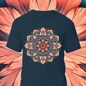 Minimalistisches Boho Mandala Flower T-Shirt, Retro Boho Chic Lotus Flower Top, Eclectic Graphic T Shirt, Vintage Indie Grungy T-Shirt
