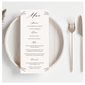 Minimalistyczne menu weselne, menu eukaliptusowe, kremowa karta menu a la carte, smukła karta menu weselnego, dekoracja stołu zielenią, edytowalny szablon, MW2