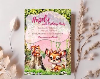 Puede incluir: Una invitación a una fiesta de cumpleaños con temática de bosque, con un ciervo y una ardilla de dibujos animados. La invitación dice "Hazel's xxth Birthday Party" e incluye la fecha, la hora, la ubicación y la información de RSVP.