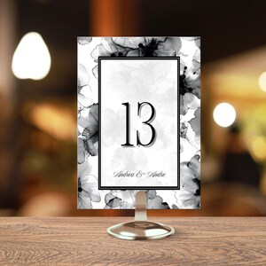 Plantilla de número de mesa de boda con motivos florales en blanco y negro, letrero de número de mesa con motivos florales, elegante número de mesa para eventos de gala, tarjetas con planos de asientos, BFDP3