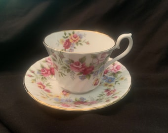 02: Vintage Royal Kendall Fine Bone China H&M(L)Ltd 1985 Teetasse und Untertasse, hergestellt in England