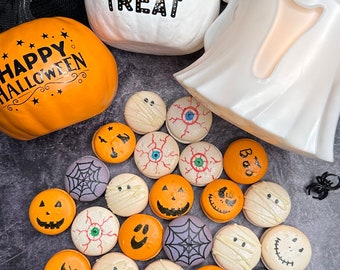 Trick or Treat with a Sweet Twist! 12 delicious macarons