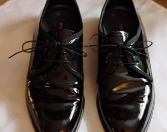 Zapatos de vestir Oxford de charol negro para hombre Pronto Uomo, talla 9 M, para ocasiones formales y graduaciones.