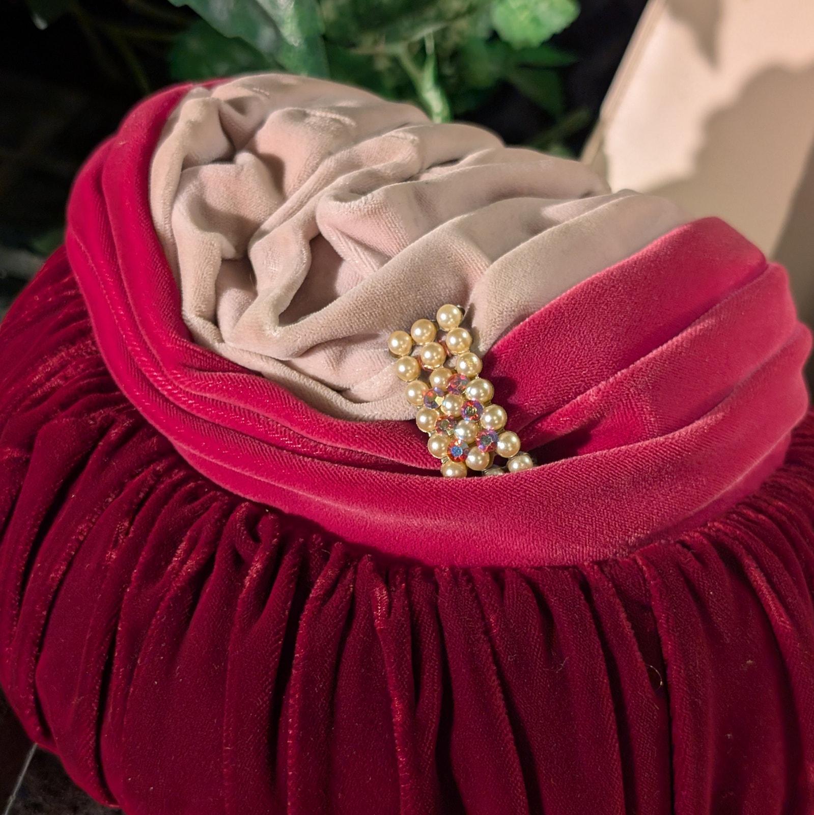 MCM 1950s Vintage Pink Fuschia Velvet Hat W/ Pearl  display picture 3