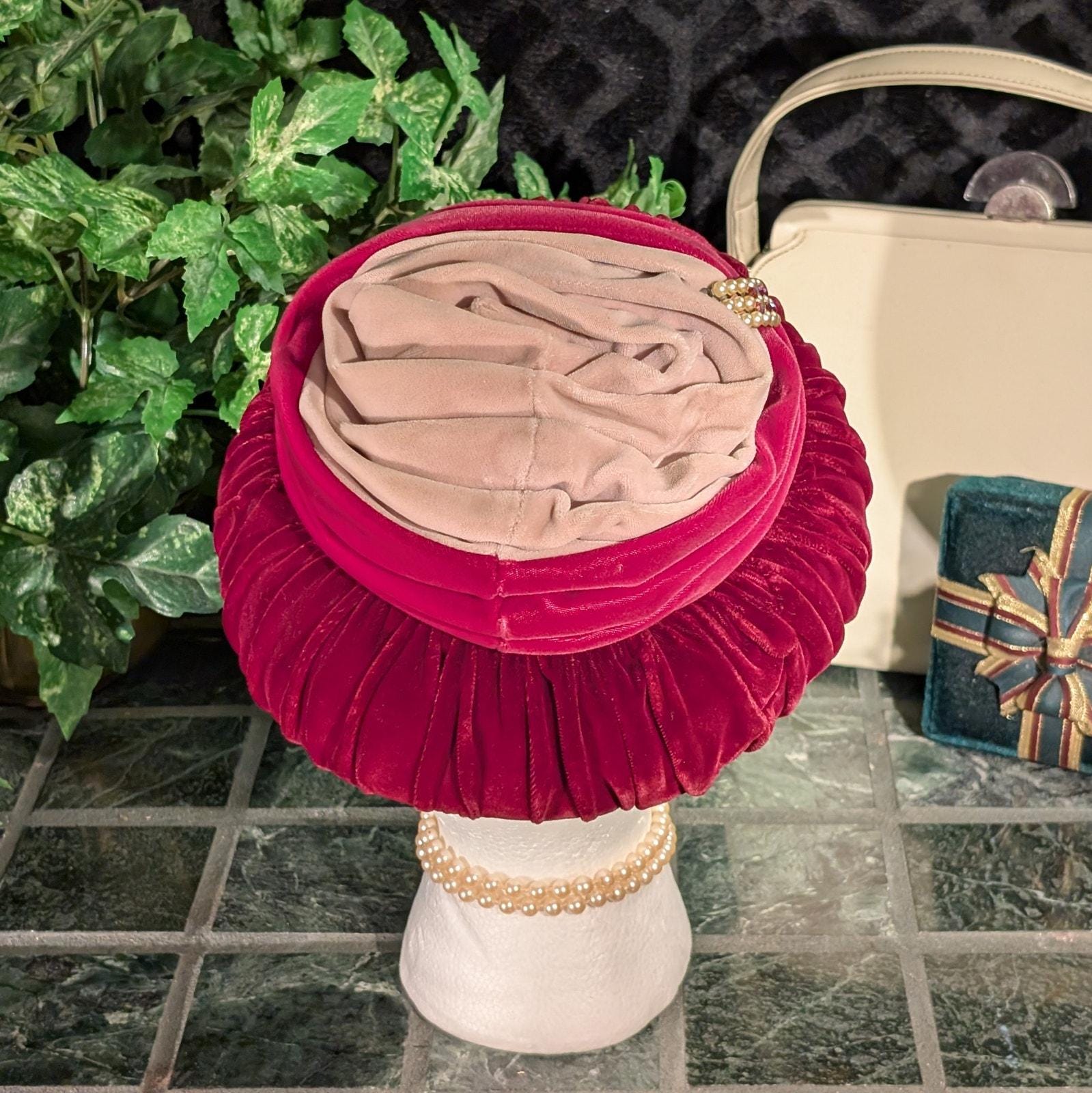 MCM 1950s Vintage Pink Fuschia Velvet Hat W/ Pearl  display picture 2