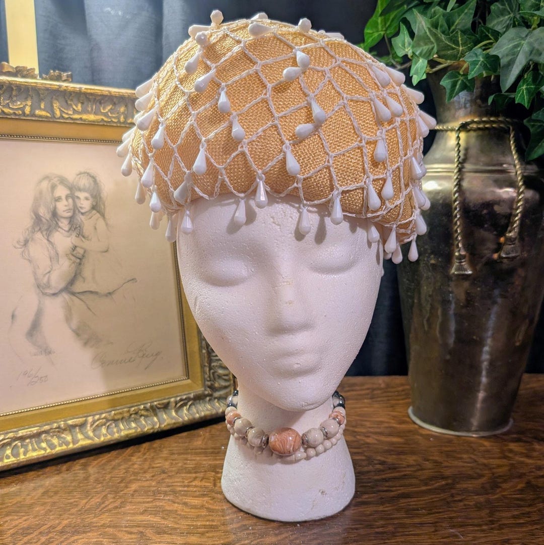 Vintage 1960s MCM Beaded Light Beige Woven Straw Puffy 