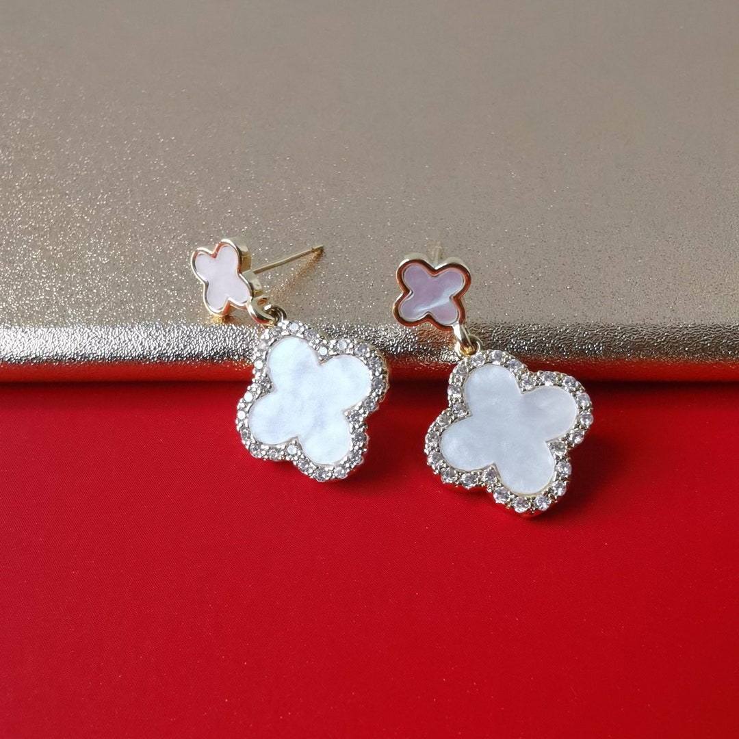 15mm Clover Earrings, Mother of Pearl Clover Earrings, Dainty Flower