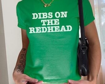 赤毛のベビーTシャツ、聖パトリックデーのベビーTシャツ、面白い聖パトリックデーのTシャツ、聖パトリックデーのクロップトップ、アイリッシュシャツ、聖パトリックデーの衣装
