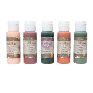 以下が含まれることがあります： Color Chroniclesのマットアクリル絵具ボトル5本。各容量は59ml（2 fl oz）。白いキャップが付いており、ラベルにはSoft Relic、Brick Ember、Witch Wood、Spiced Pumpkin、Mystic Mossという名前が記載されています。背景は白です。