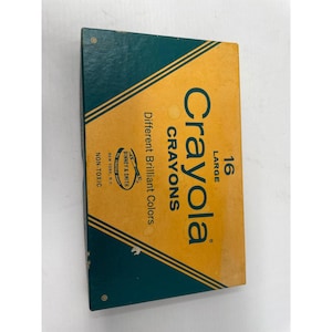 Vintage Crayola Crayons 16 Large Different Brilliant Colors Binney & Smith