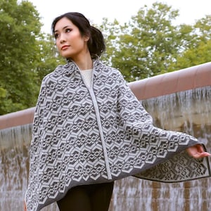 Reversible Baby Alpaca Geometric Pattern Poncho / Peruvian Alpaca Ponchos / Peruvian Fashion Apparel / High Quality Peruvian Clothing