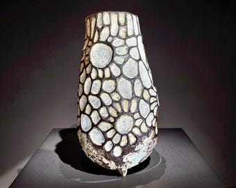 Handcrafted Ceramic Vase – Wabi-Sabi Stone Texture, Geometric Pattern Ambient