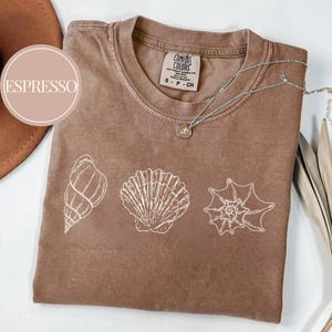 Comfort Colors® Sea Shells 90s Vintage Style Tshirt, Retro Ocean Shell Shirt, Sea Lovers Shirt, Summer Ocean Shirts, Cute Sea Animal Tee