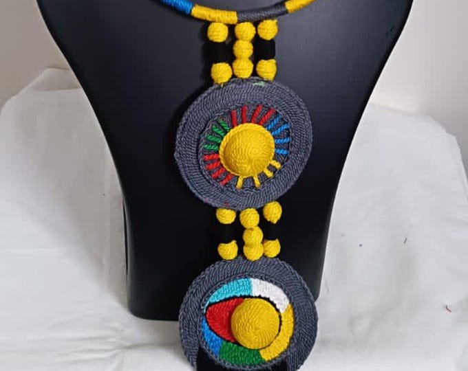 Exclusive multicoloured hasuli thread necklace set with round thread pendant n matching earrings