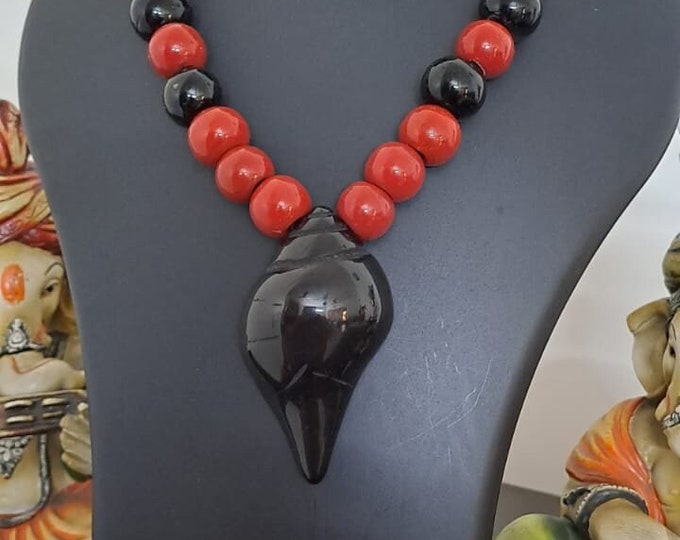 Black Shankh pendant necklace