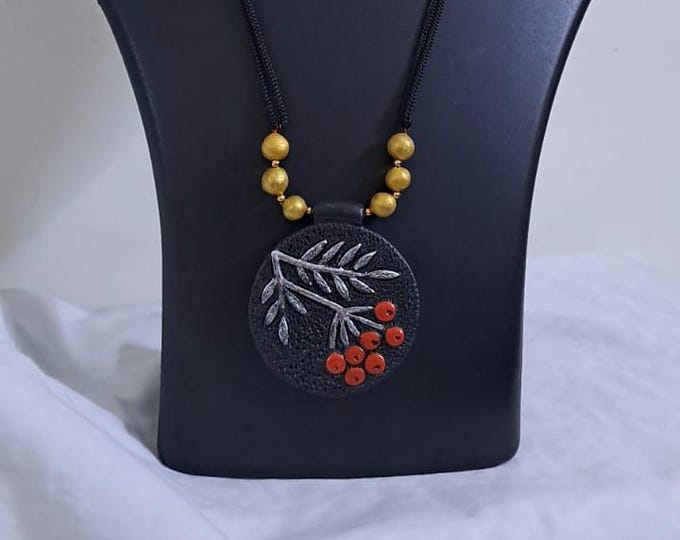 Terracotta pendant necklace
