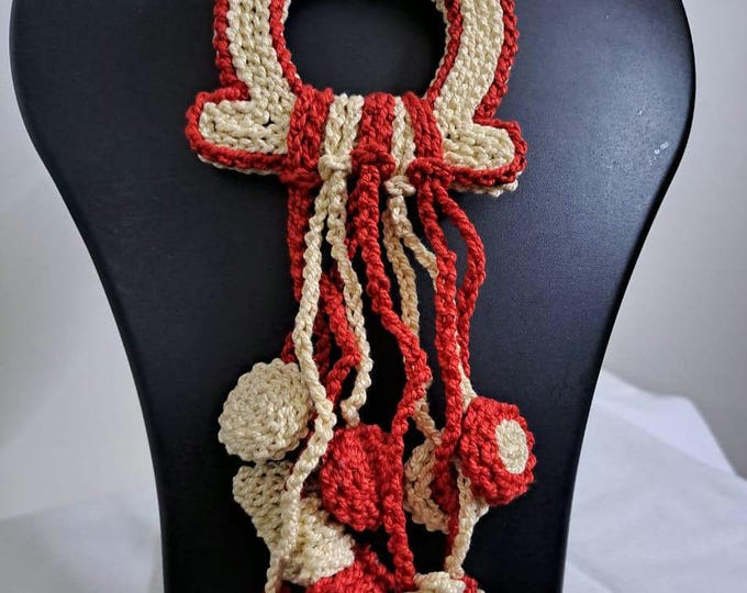 Crochet thread necklace with fringes and matching earrings