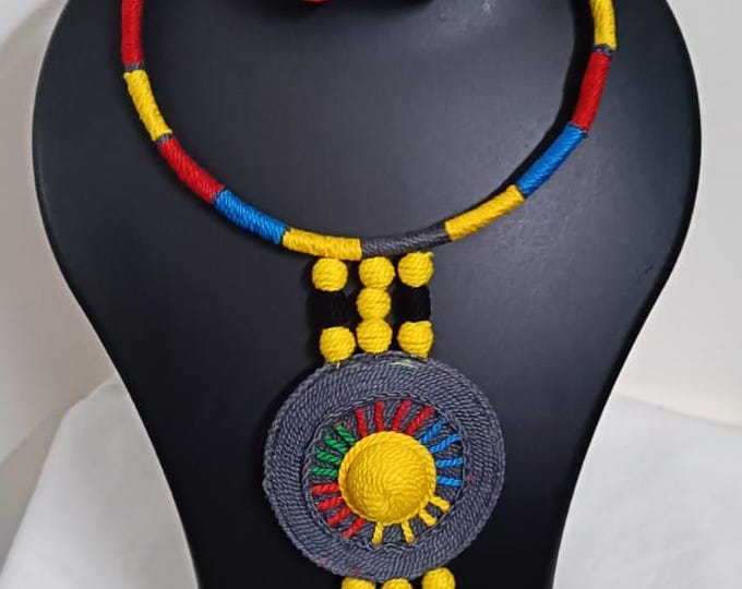 Exclusive multicoloured hasuli thread necklace set with round thread pendant n matching earrings