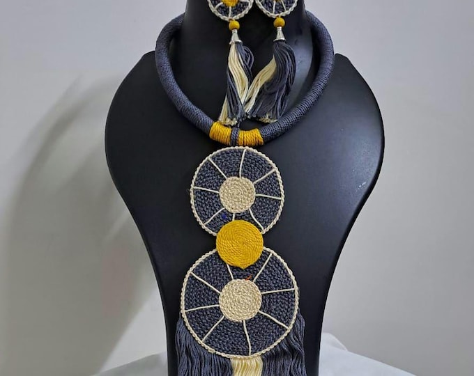Exclusive thread necklace set with round pendant n matching earrings