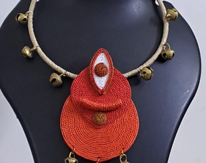 Exclusive hasuli necklace set with attractive round eye thread pendant n matching earrings